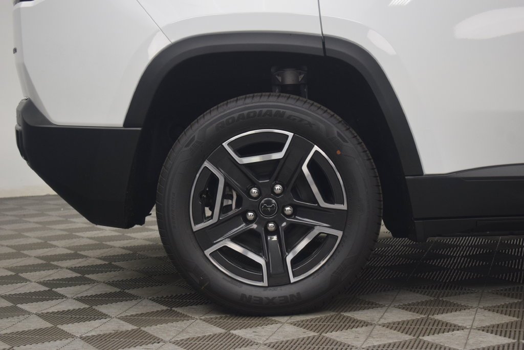New 2026 Bright White Clear-Coat Exterior Paint Jeep Limited image 8