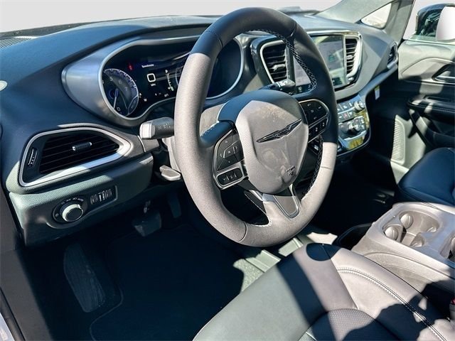 New 2026 Bright White Clear-Coat Exterior Paint Chrysler LX image 6