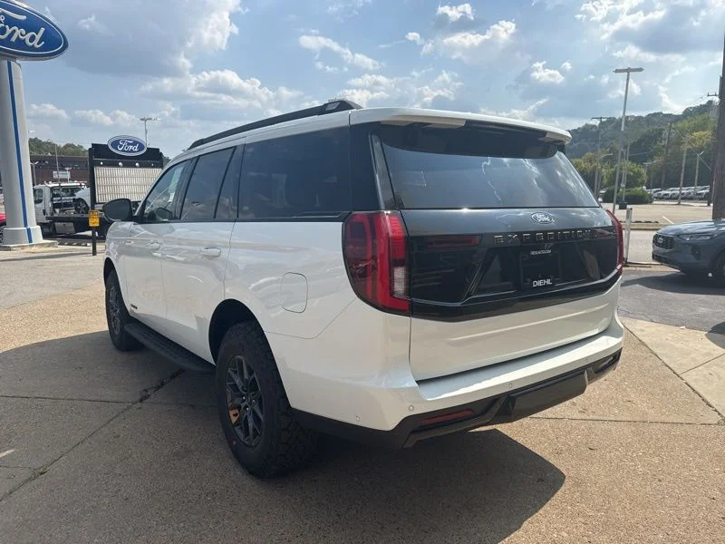 New 2025 Star White Metallic Tri-Coat Ford TREMOR® image 5
