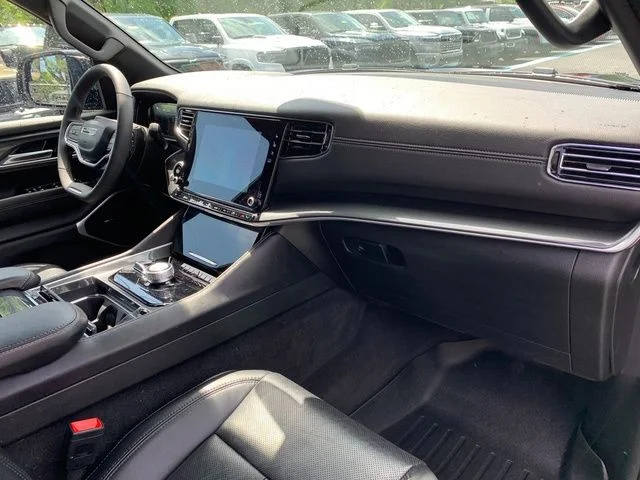 Used 2023 Black Jeep Base image 12