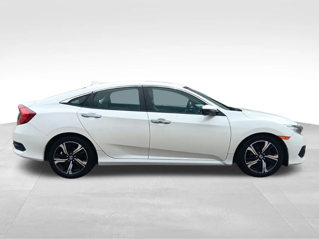 Used 2017 White Honda Touring image 7