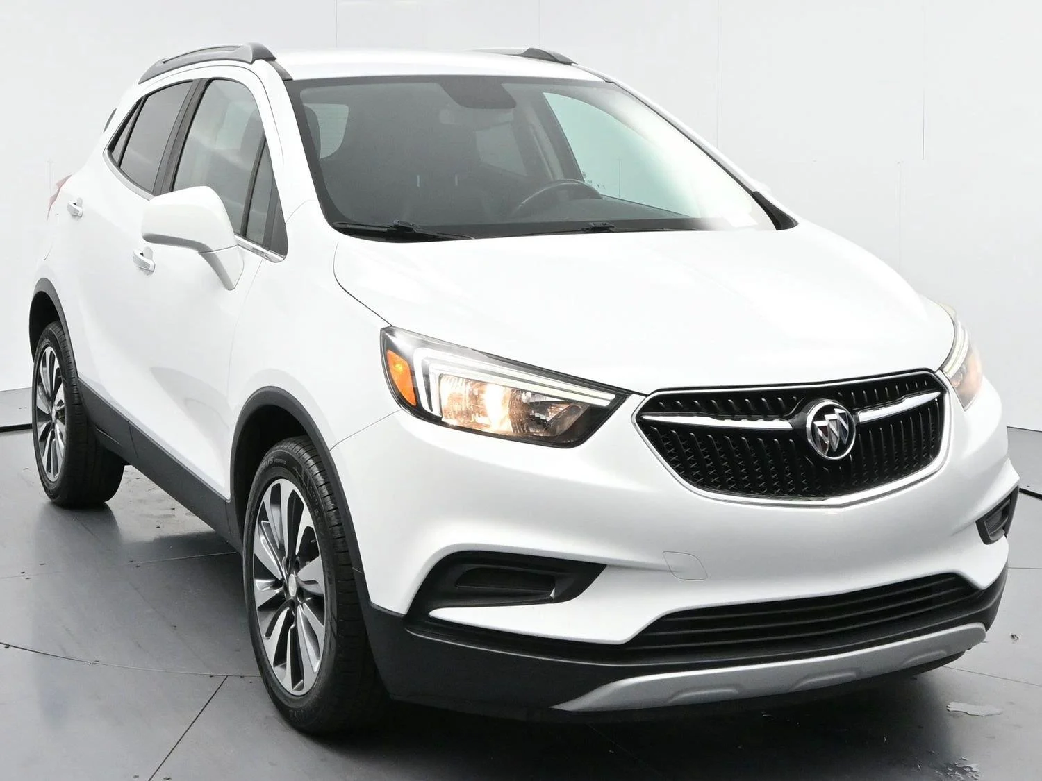 Used 2021 Summit White Buick Preferred image 2