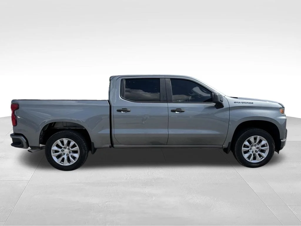 Used 2021 Gray Chevrolet Custom image 9