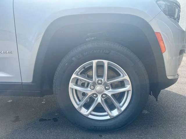 New 2026 Silver Zynith Jeep Laredo image 12