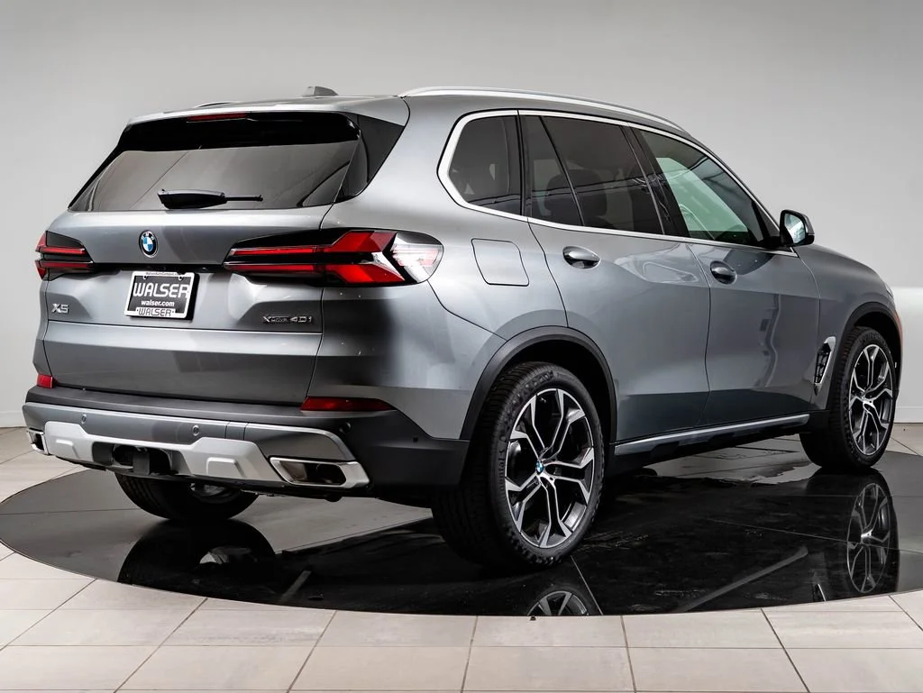New 2026 Skyscraper Grey Metallic BMW xDrive40i image 10