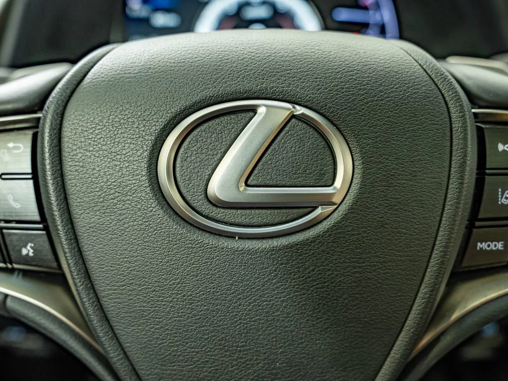 Used 2019 White Pearl Lexus 350 image 23