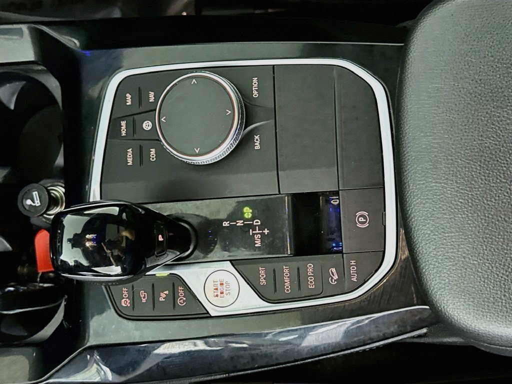 Used 2022 Dark Graphite Metallic BMW xDrive30i image 16