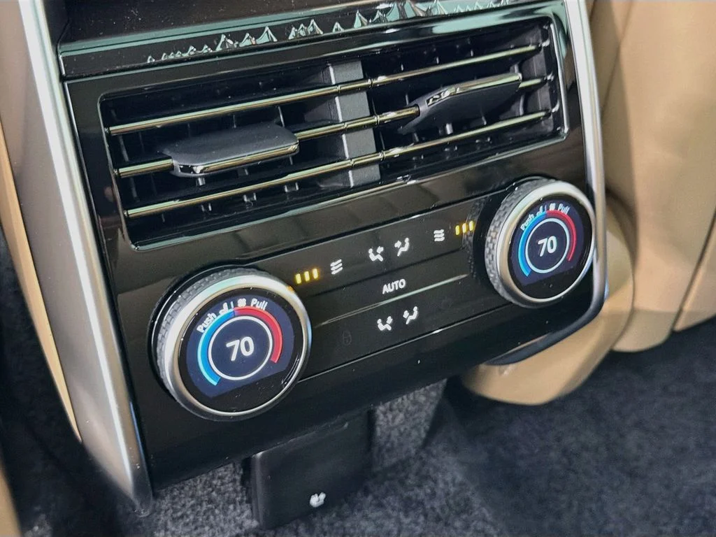 New 2026 Fuji White Land Rover SE image 27