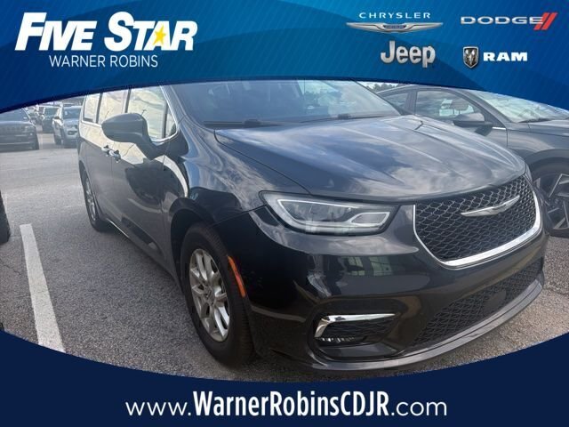 2022 Chrysler Pacifica Touring L's photo