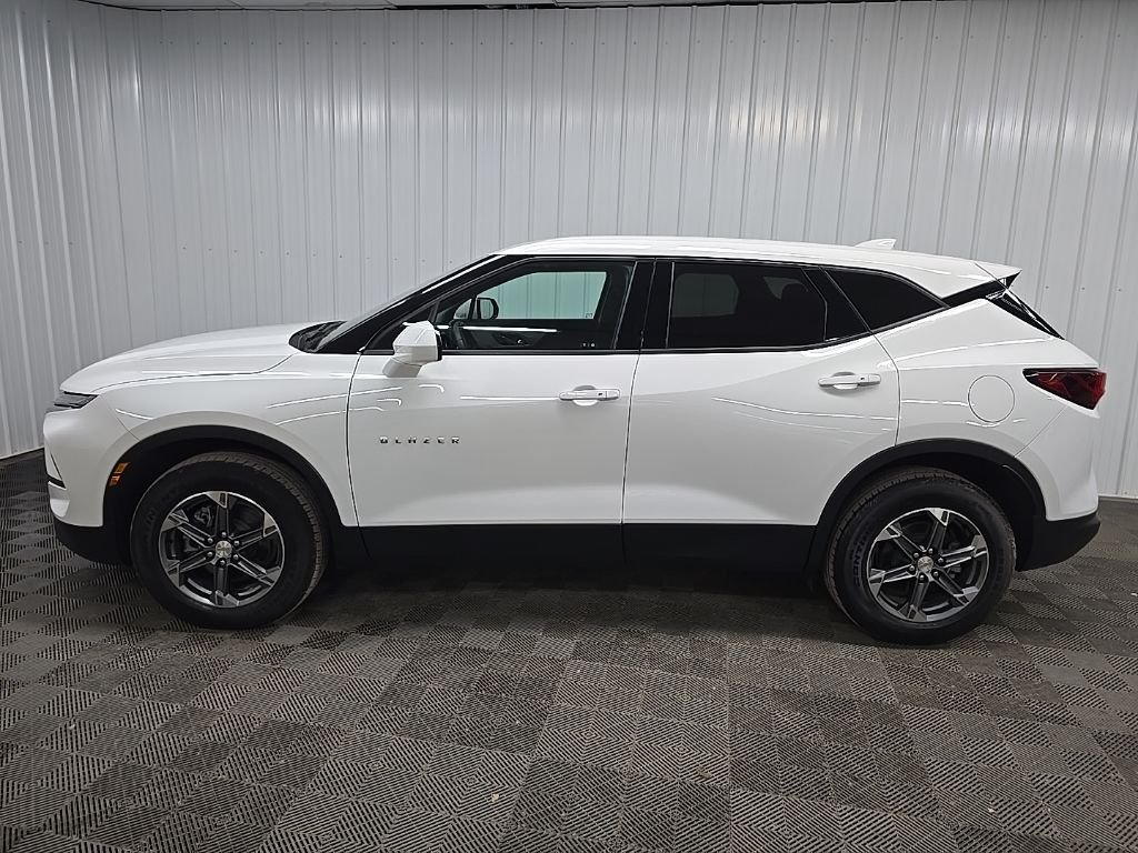 Used 2023 Summit White Chevrolet LT image 5
