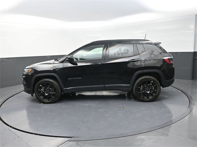 2026 Jeep Compass Latitude Altitude photo 3