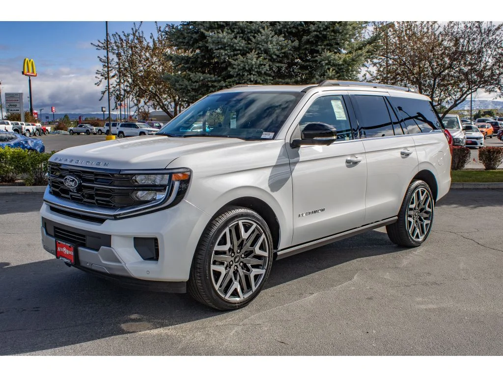 New 2026 Star White Metallic Tri-Coat Ford Platinum® image 4