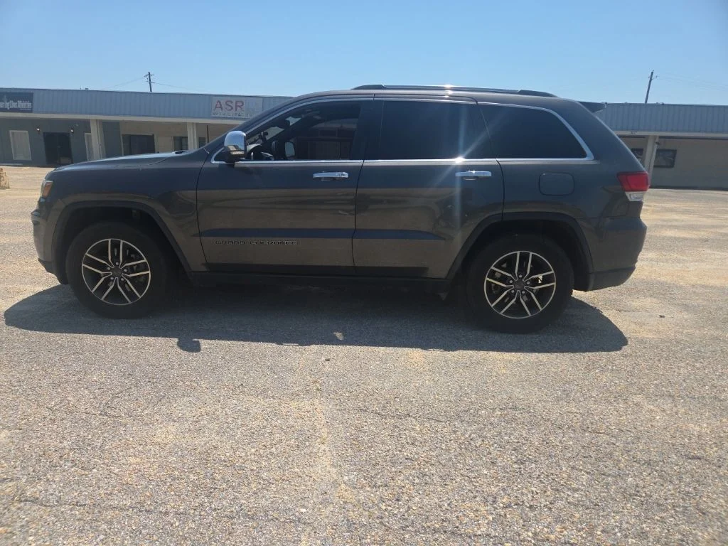 Used 2020 Gray Jeep Limited image 11
