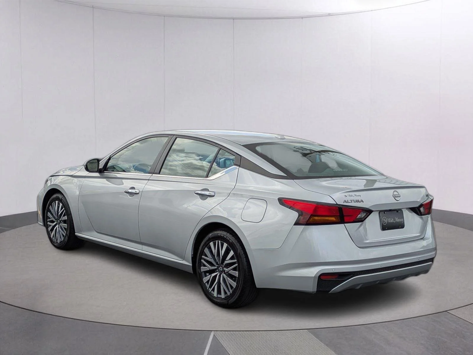 Used 2023 Brilliant Silver Metallic Nissan 2.5 SV image 7