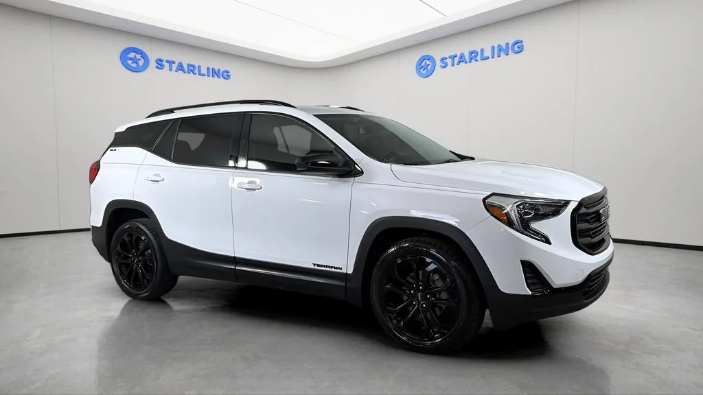 Used 2021 SUMMIT WHITE GMC SLE image 13