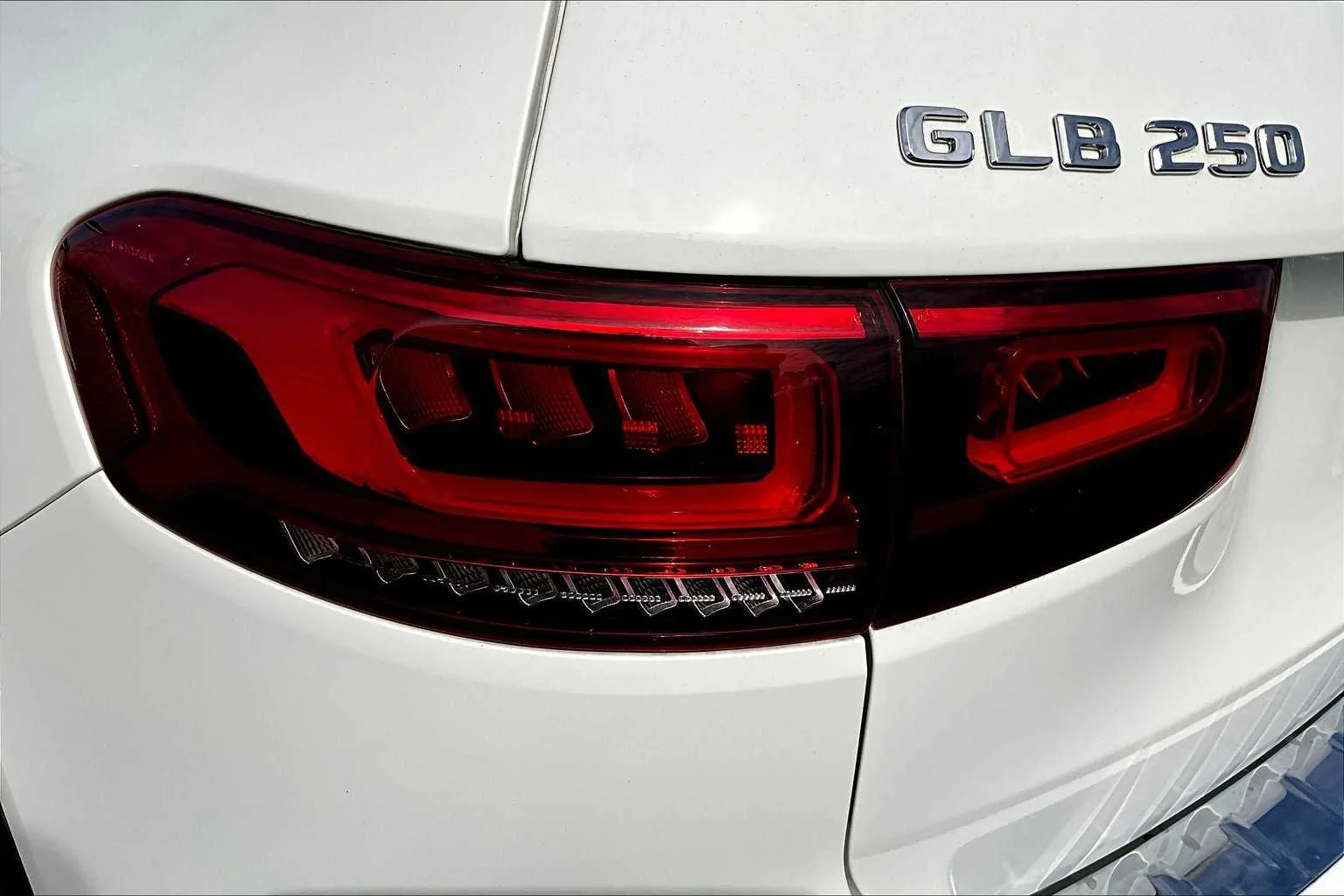 Used 2021 Polar White Mercedes-Benz GLB 250 image 28