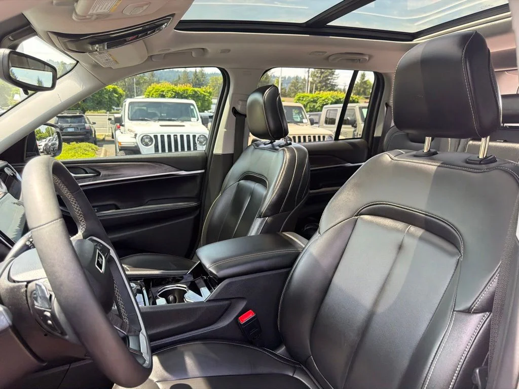 Used 2023 White Jeep 4xe image 15