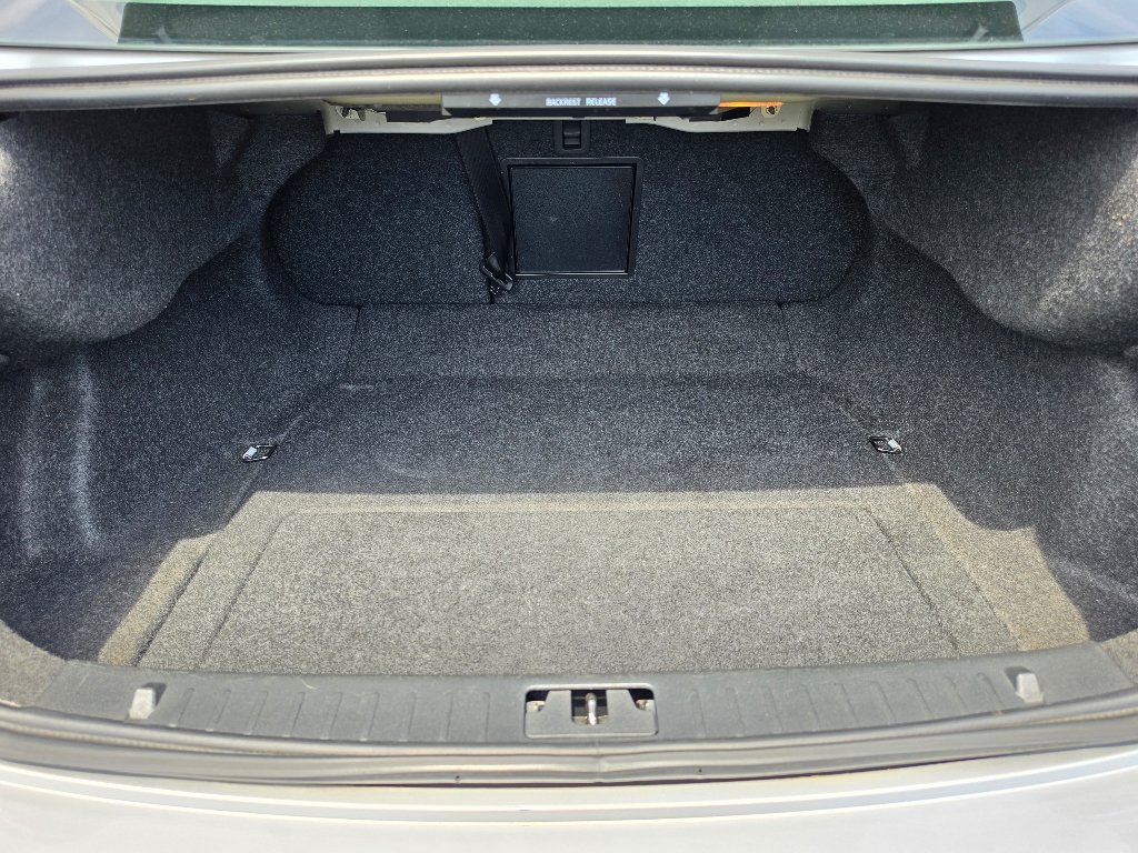 Used 2016 Silver Volvo T5 Drive-E Premier image 6