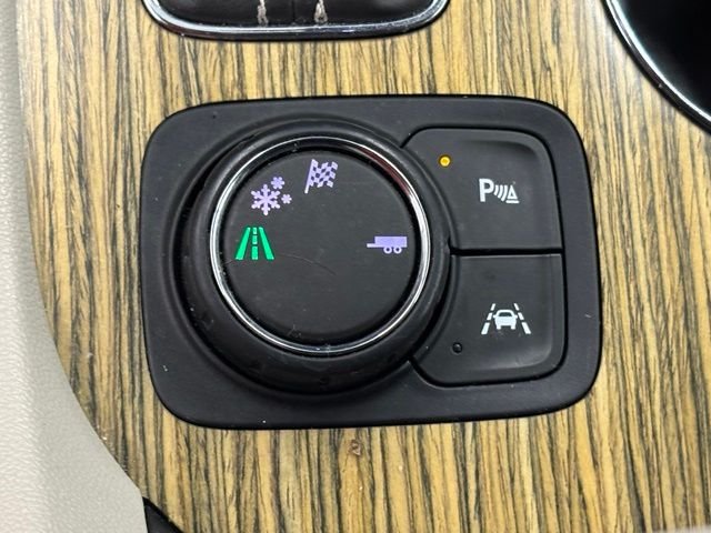 Used 2018 White GMC Denali image 41