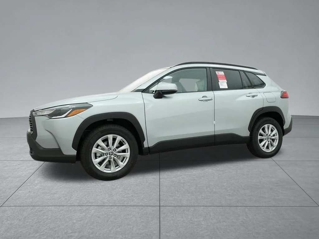 Used 2022 Silver Toyota LE image 21