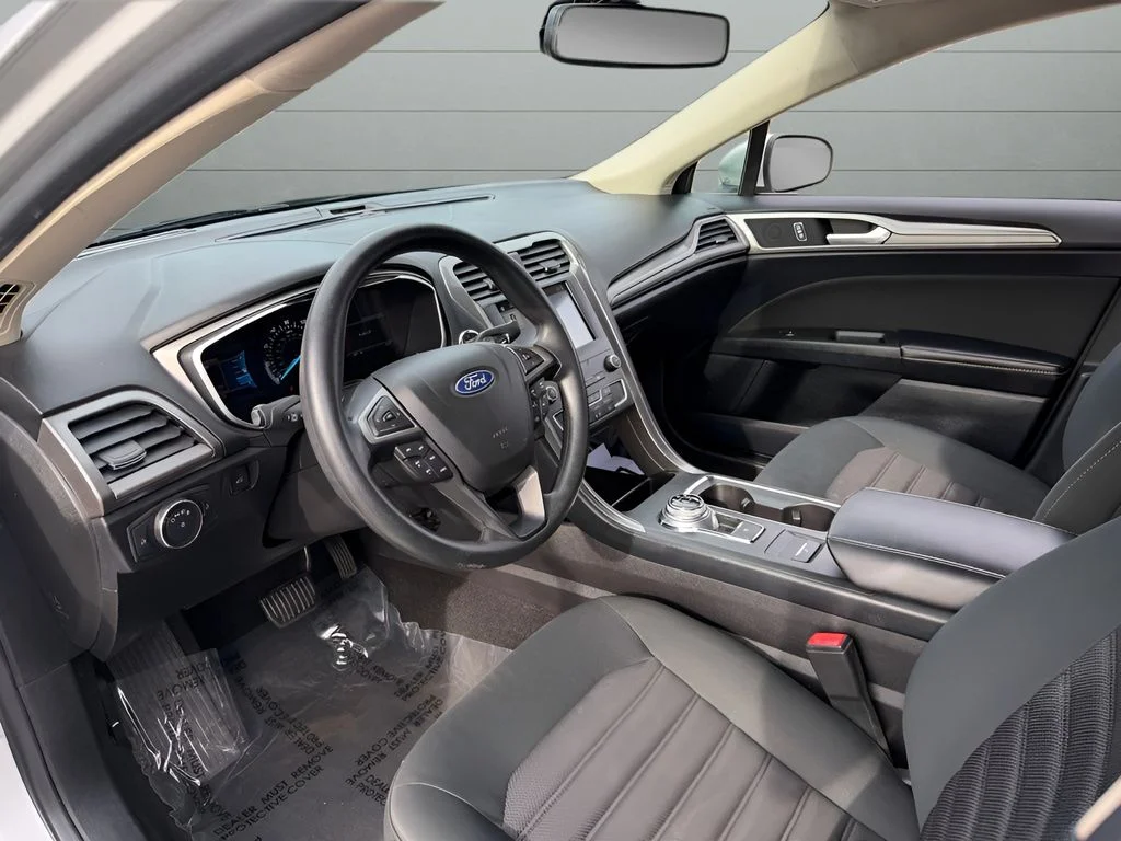 Used 2019 Silver Ford SE image 21