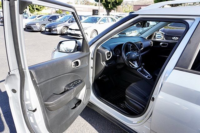 Used 2021 Silver Hyundai SEL image 33