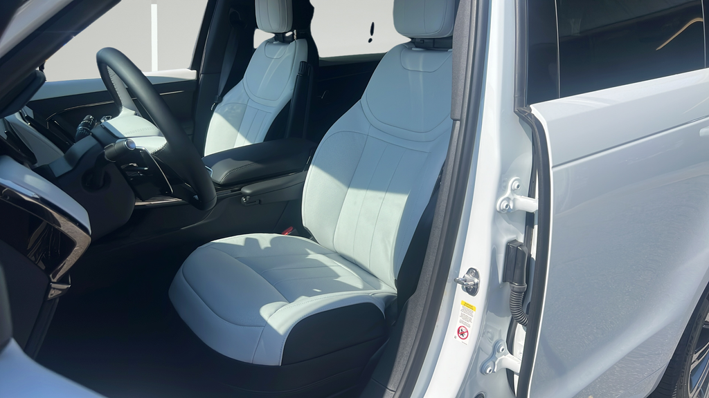 New 2026 Fuji White LAND ROVER Dynamic SE image 14