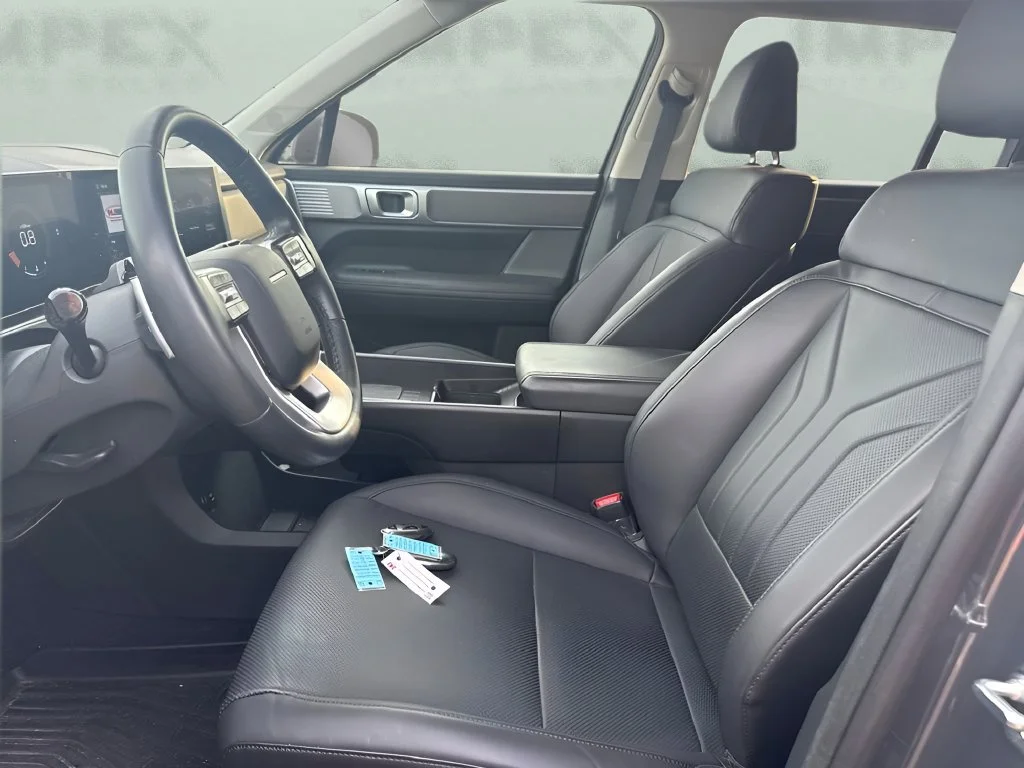 Used 2024  Hyundai SEL image 11