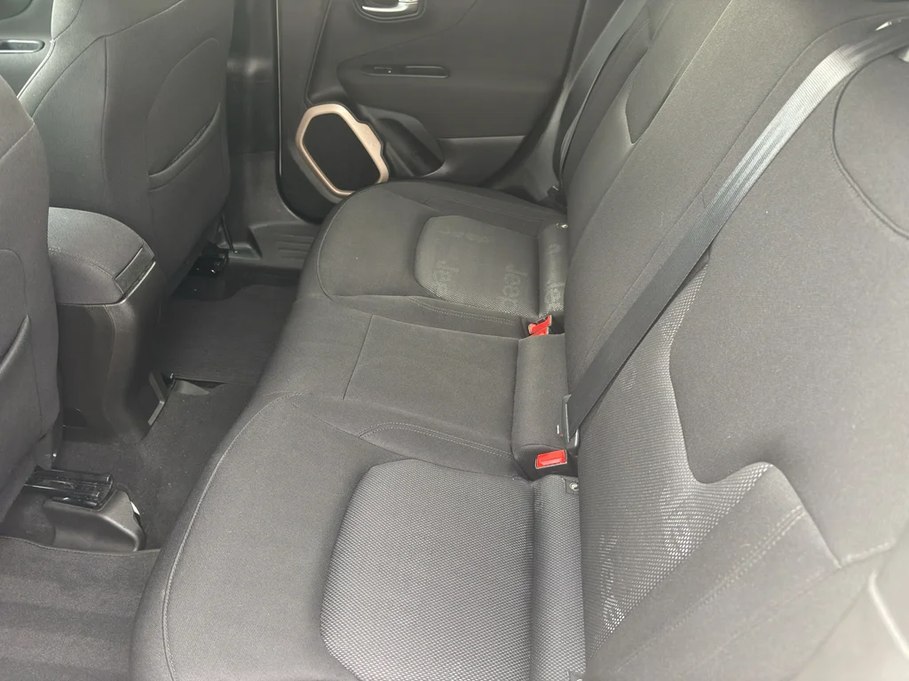 Used 2017 Alpine White Jeep Latitude image 11