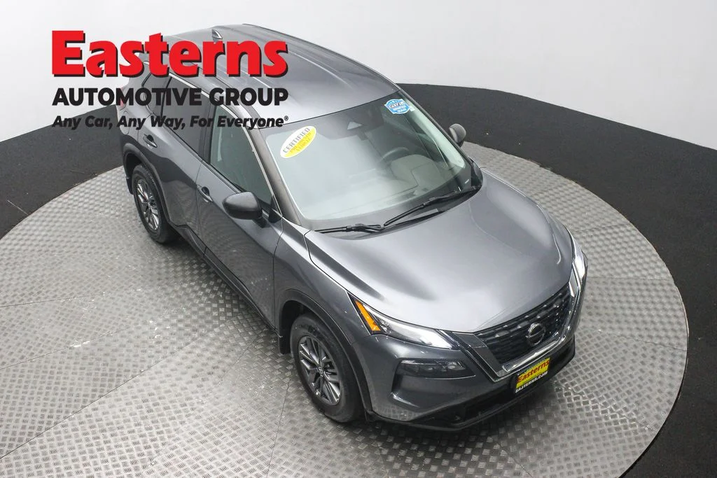 Used 2021 Gray Nissan S image 3