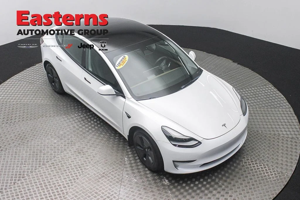 Used 2021 White Tesla Standard Range Plus image 3