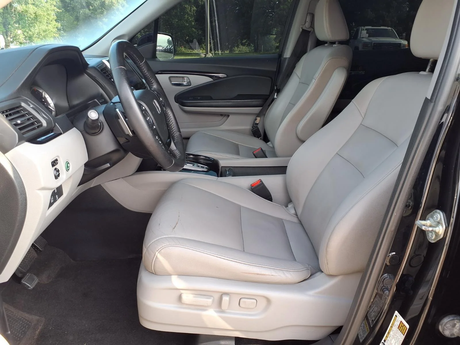 Used 2016 Crystal Black Pearl Honda Touring image 20