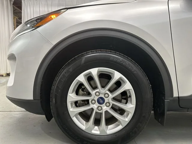 Used 2020 Silver Ford SE image 20