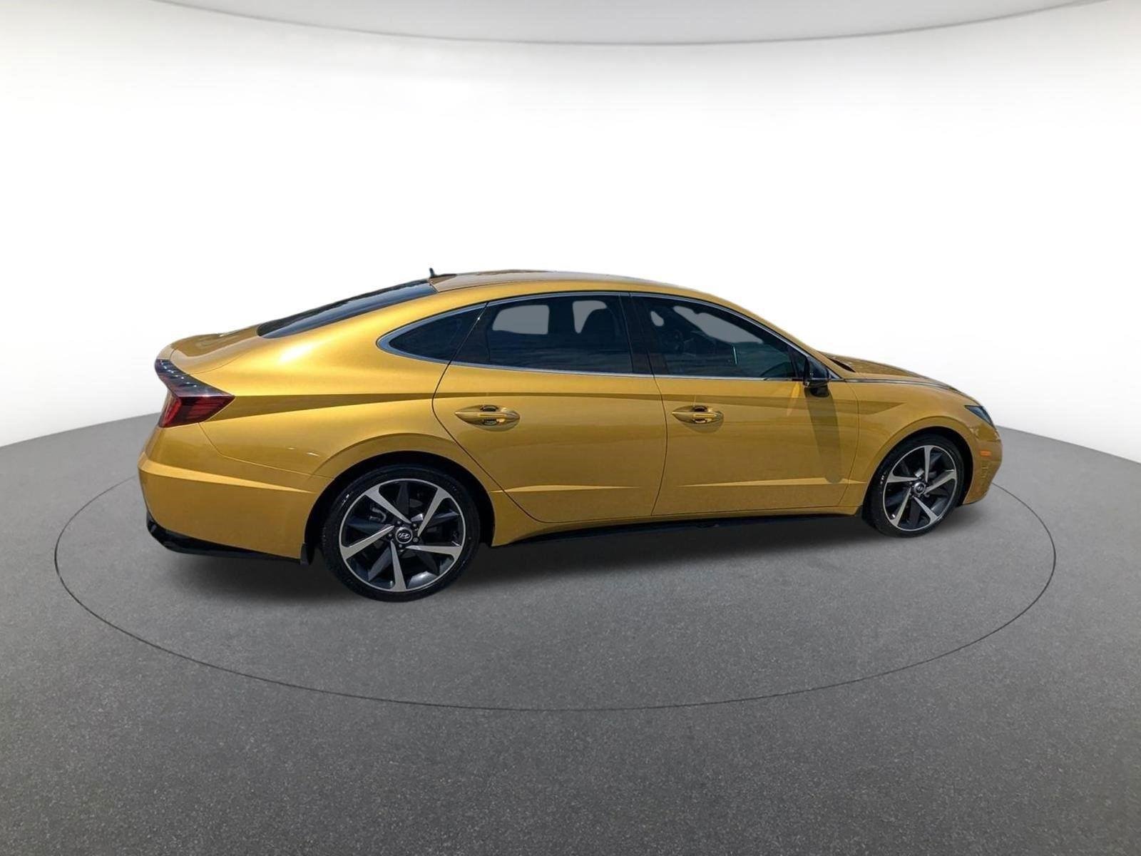 Used 2021 Glowing Yellow Hyundai SEL Plus image 3