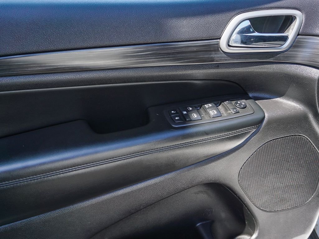 Used 2019 White Jeep Laredo E image 19