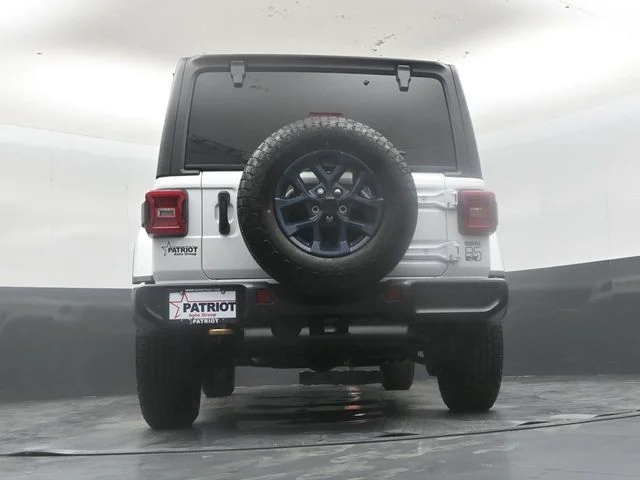New 2026 Bright White Clear-Coat Exterior Paint Jeep 85th Anniversary Edition image 44