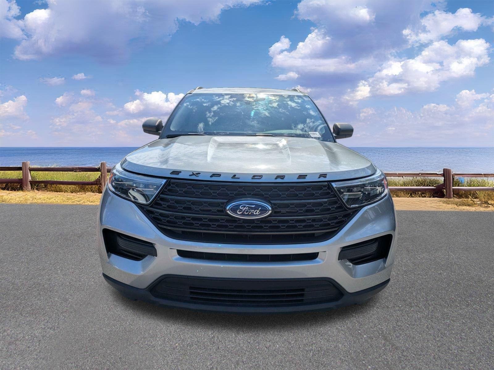 Used 2024 Iconic Silver Ford XLT image 11