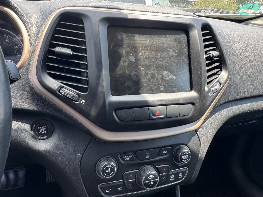 Used 2014 White Jeep Limited image 12