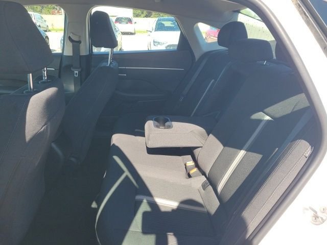 Used 2025 White Hyundai SEL image 17
