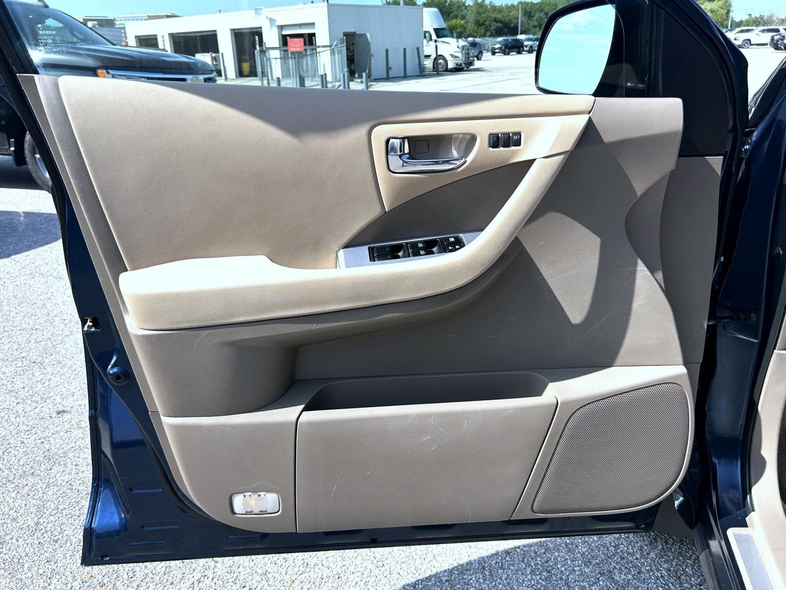 Used 2007 Blue Nissan SL image 9