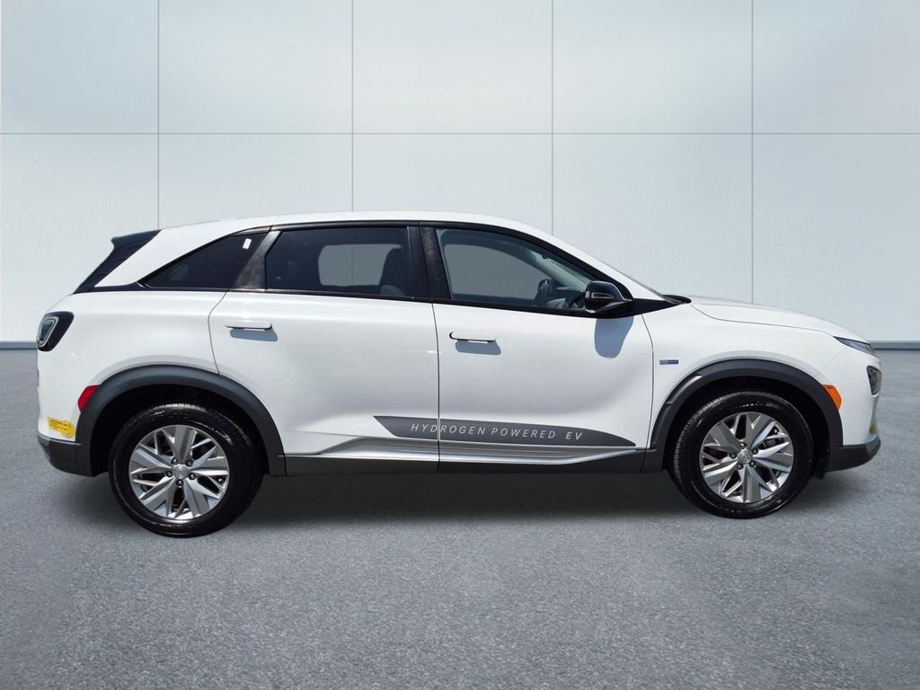 Used 2021 White Hyundai Blue image 7