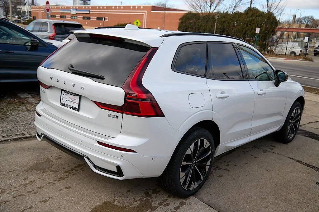 New 2026 Crystal White Volvo Plus image 9