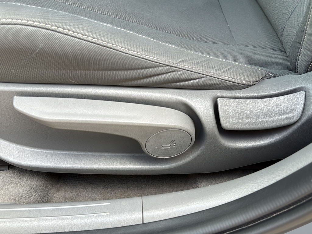 Used 2023 Silver Hyundai SEL image 16