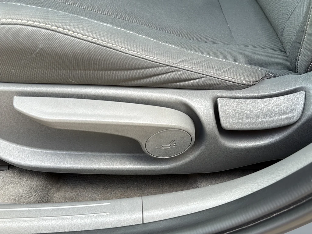 Used 2023 Silver Hyundai SEL image 16