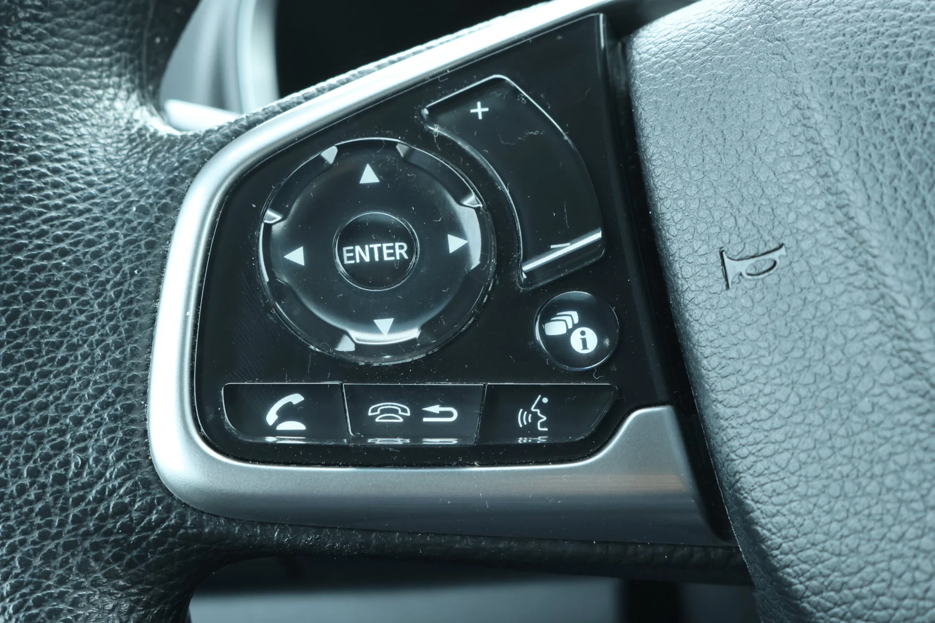 Used 2020  Honda EX image 9