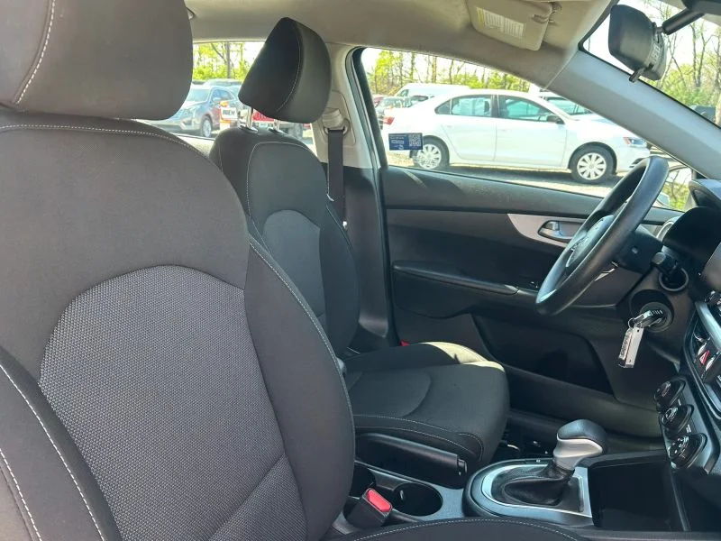 Used 2023 White Kia LX Sedan 4D image 19