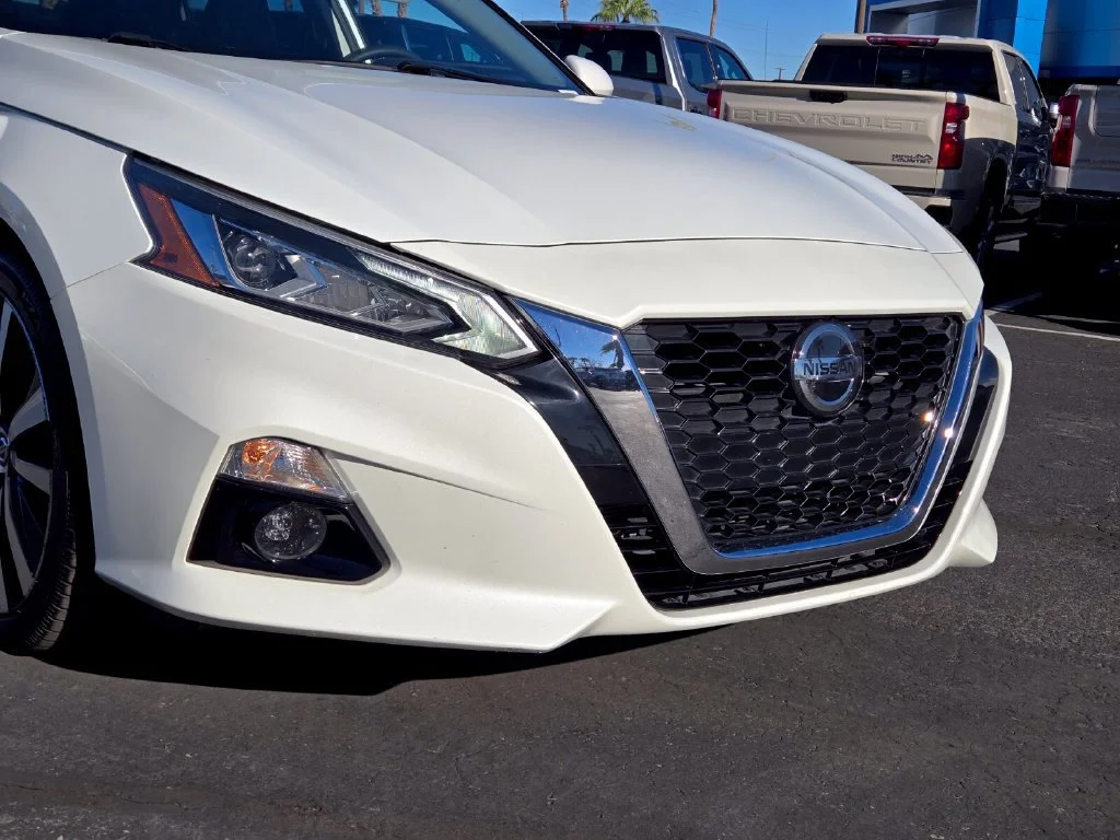 Used 2022 Pearl White Trico Nissan 2.5 Platinum image 8