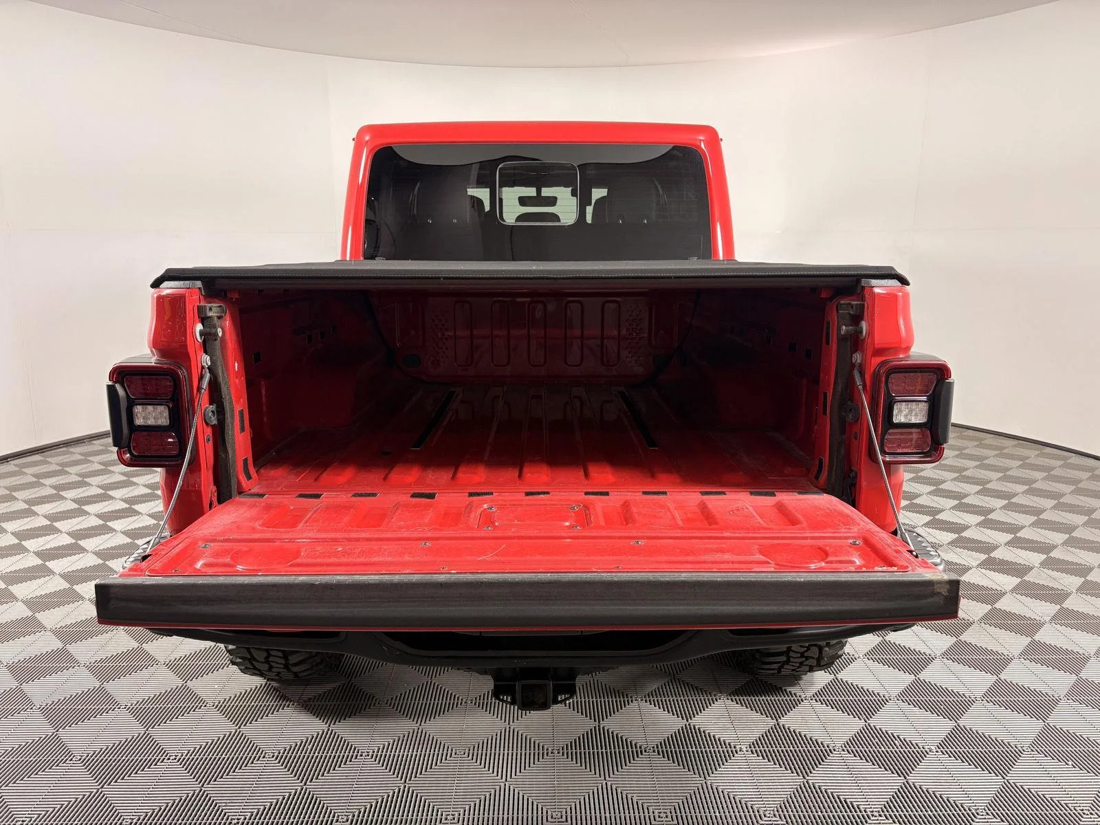 Used 2021 Firecracker Red Clearcoat Jeep Rubicon image 5