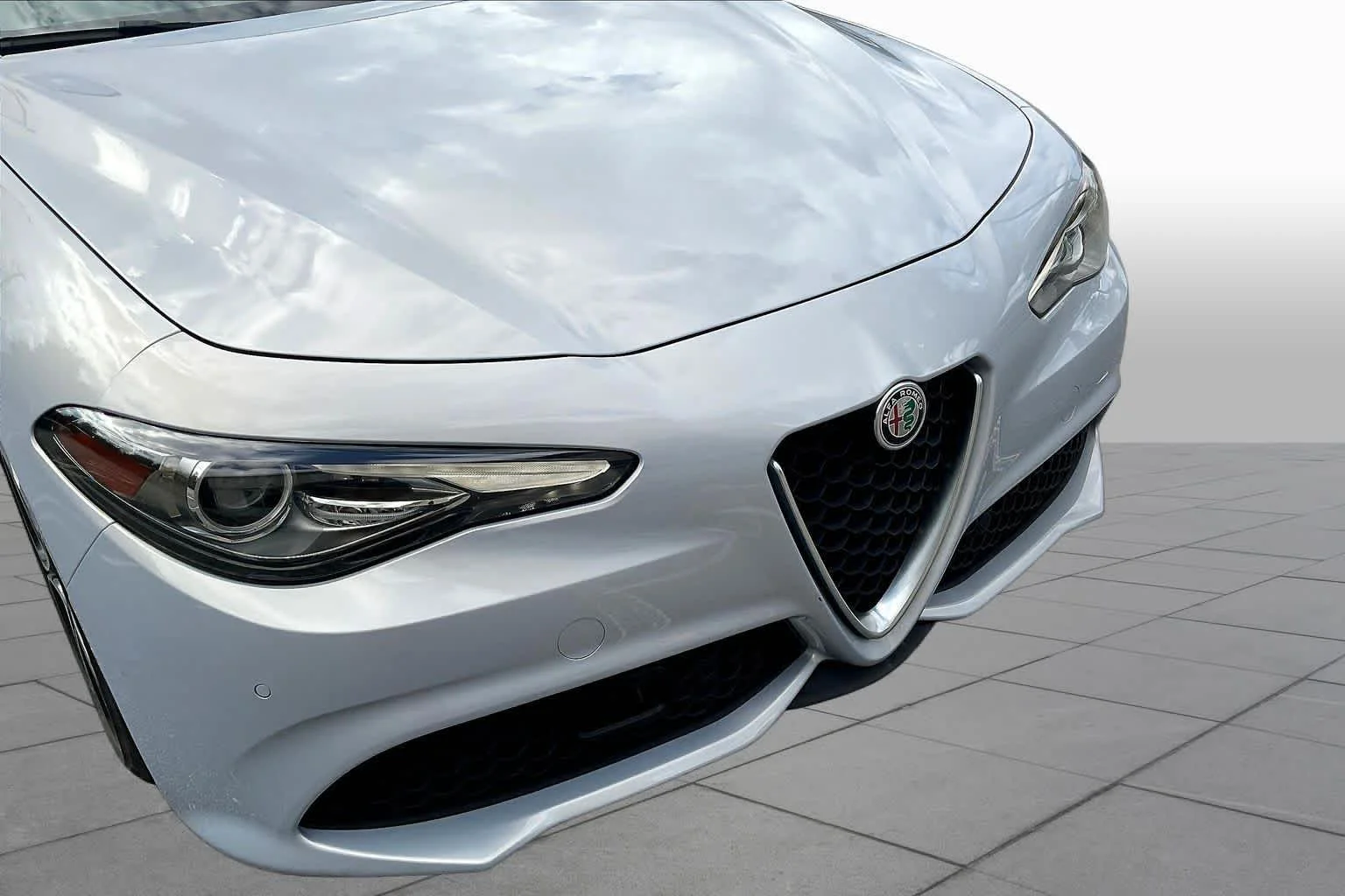Used 2023 Moonlight Gray Metallic Alfa Romeo Ti image 29