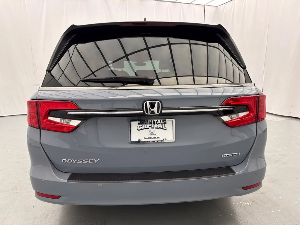 Certified Used 2023 Sonic Gray Pearl Honda Touring image 7